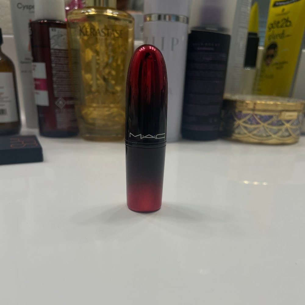 MAC Love Me Lipstick Color: 425 Maison Rouge